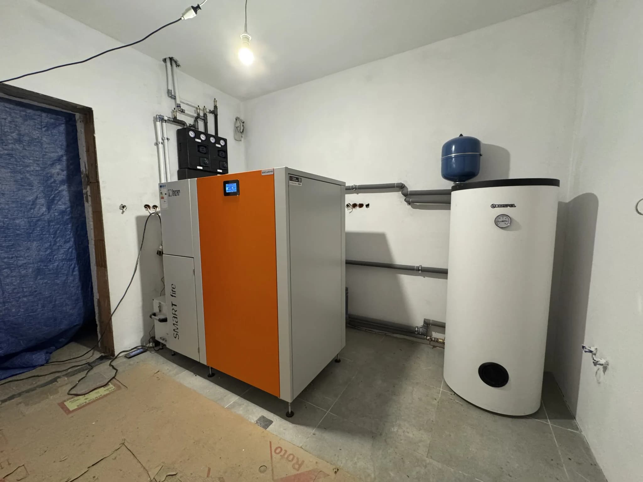 Nowoczesna kotłownia w nowym domu z ogrzewaniem podłogowym, kocioł Smartfire 15/440 z pakietem Exclusive, Jawidz - zdjęcie 1