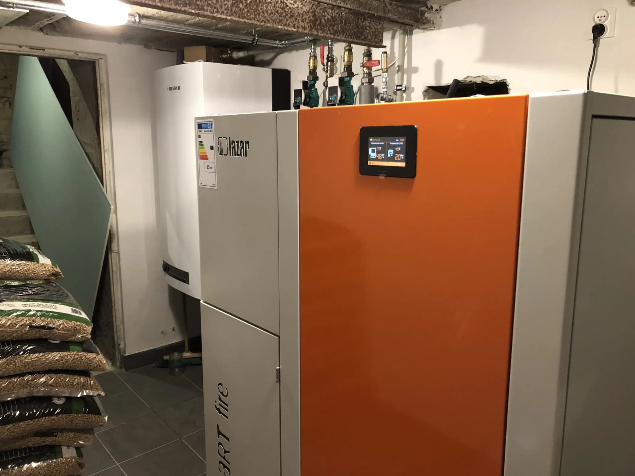 Kotłownia z kotłem Lazar SmartFire i kominem izolowanym w Trawnikach