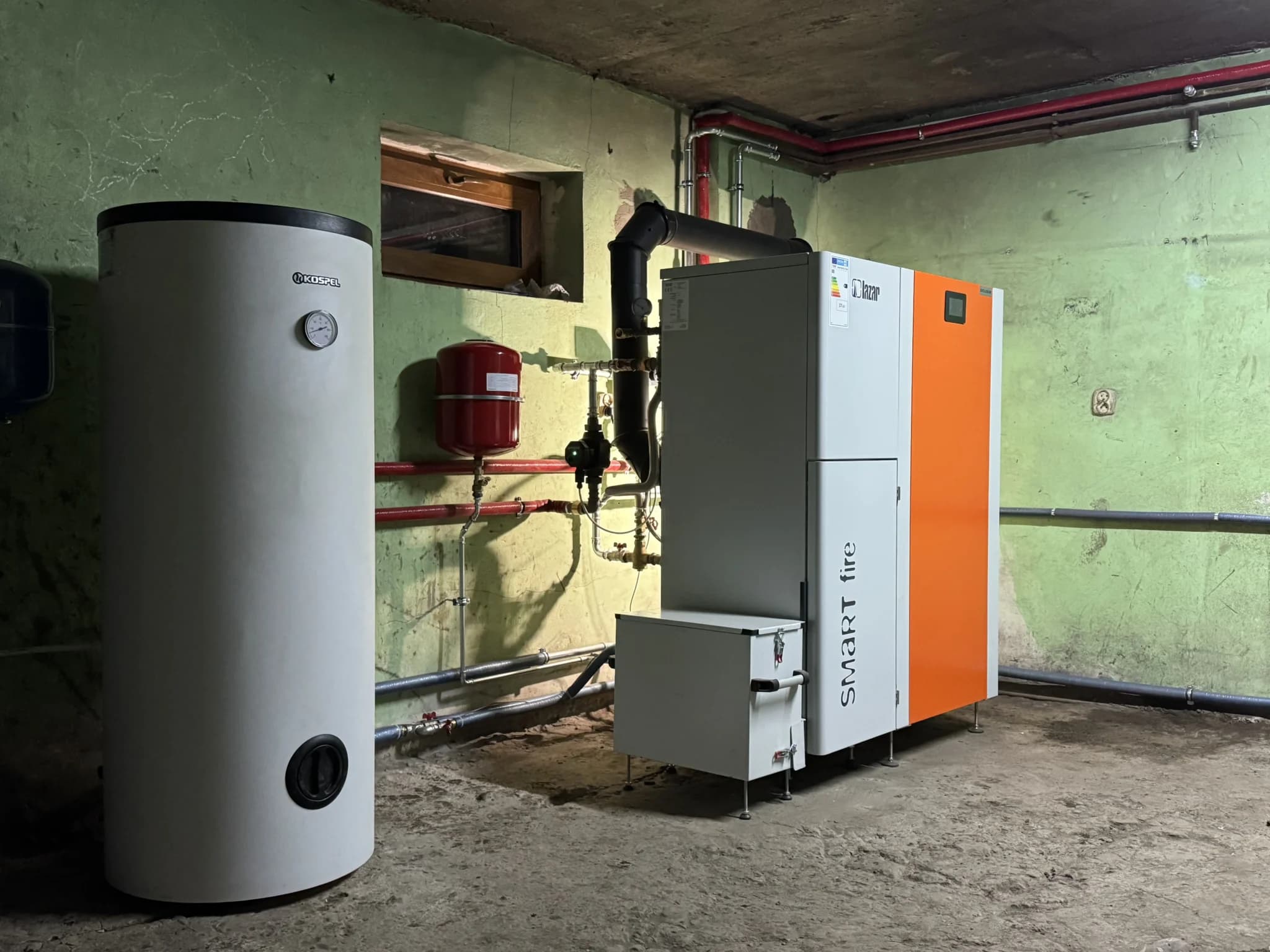 Montaż kotła na pellet Lazar SmartFire 15/240 3 bary Exclusive, modernizacja instalacji grzewczej Czyste Powietrze Włodawa - zdjęcie 1