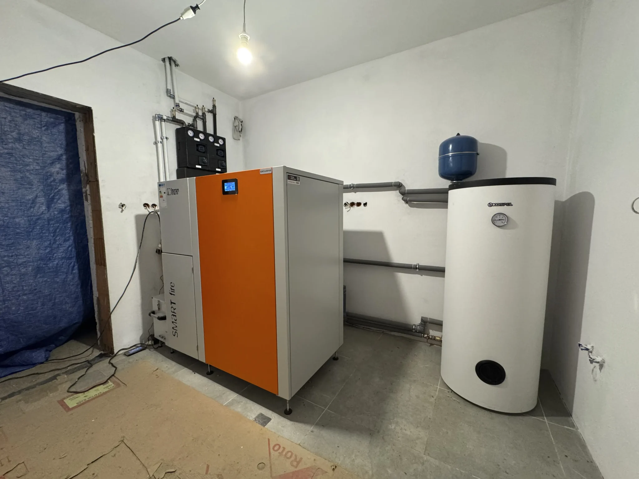 Nowoczesna kotłownia w nowym domu z ogrzewaniem podłogowym, kocioł Smartfire 15/440 z pakietem Exclusive, Jawidz - zdjęcie 1