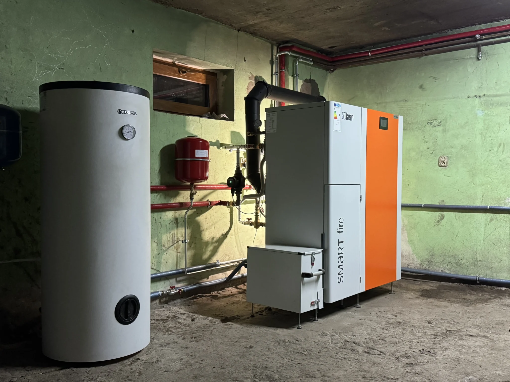 Montaż kotła na pellet Lazar SmartFire 15/240 3 bary Exclusive, modernizacja instalacji grzewczej Czyste Powietrze Włodawa - zdjęcie 1