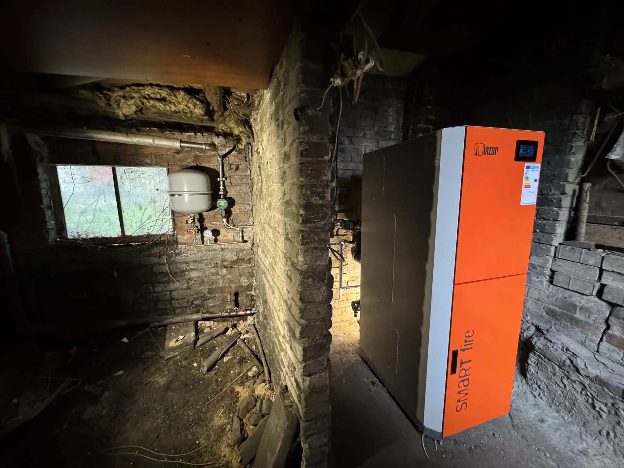 Wymiana kotła zasypowego na nowoczesny na pellet Smartfire 11/130 Lublin Choiny, mała kotłownia - zdjęcie 1