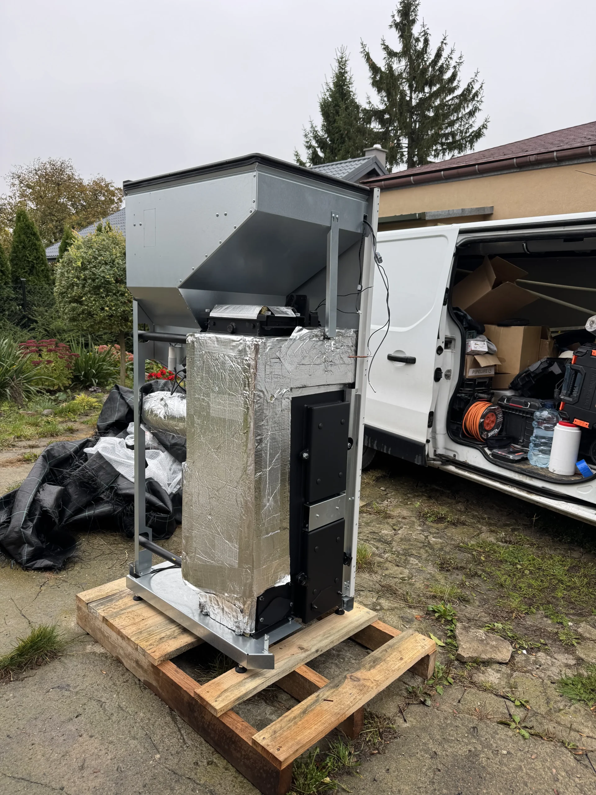 Wymiana kotła zasypowego na nowoczesny na pellet Smartfire 11/130 Lublin Choiny, mała kotłownia - zdjęcie 8